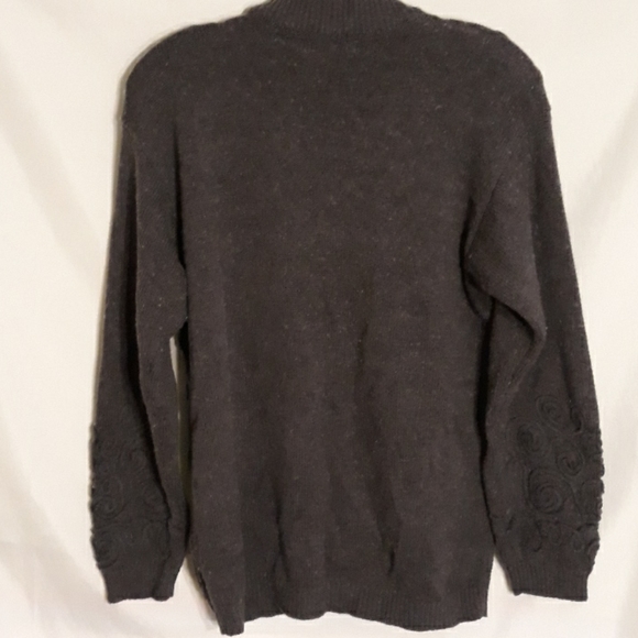 Outlander Collection dark gray sweater - Picture 5 of 5
